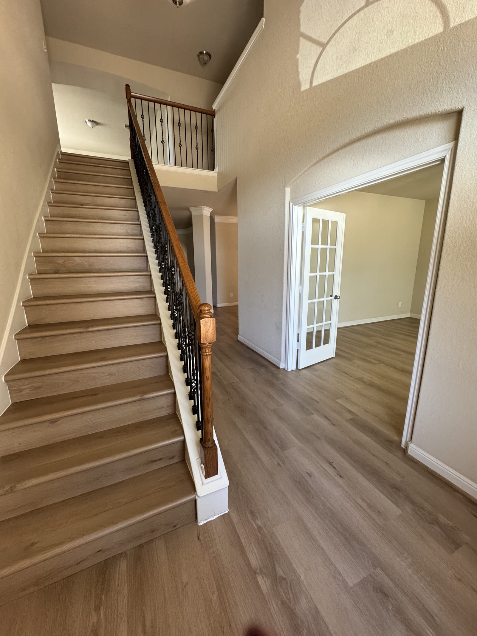 Hardwood staircase into an open entry